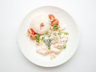 Курица в сливочном соусе (500г)