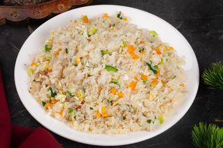 Жареный рис с яйцом (300г)