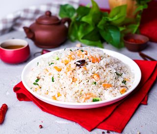 Жареный рис с креветками (300г)