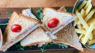 La Torcia tost sendvič