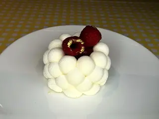  Lagani kolač sa malinom I pavlakom