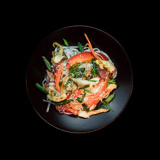 Лапша WOK з курчам в кисло-солодкому соусі (320г)