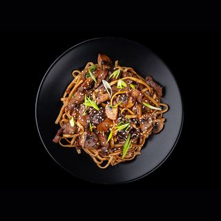 Лапша WOK з телятиною та грибами (300г)