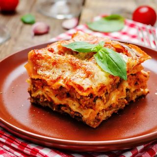 Lasagna alla bolognese, una porzione