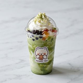 Latte matcha con panna