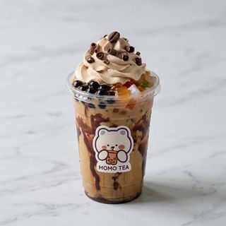 Latte, caffè e cioccolato con panna