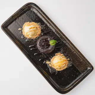 Lavacake sa sladoledom od vanilije