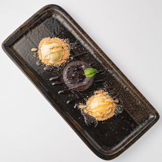 Lavacake sa sladoledom od vanilije