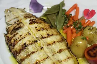Linguado Grelhado com Batatinha e Legumes