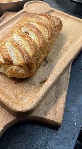 Lisnata pita sa sirom