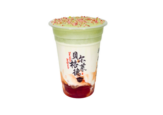M17 Strawberry˛and milk and Tamtcha cheese foam