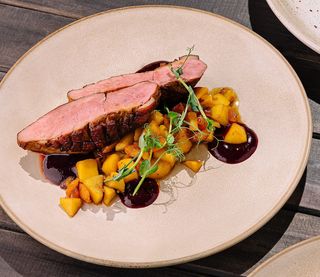 Magret de Rata cu mere aromate