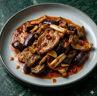 Maiale saltato con melanzane piccante