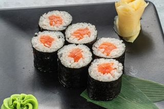 Маки ролл с лососем (160г/6шт)