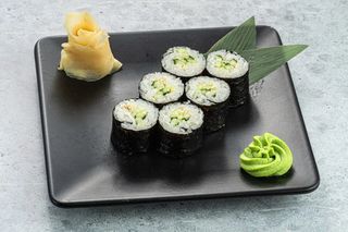 Маки ролл с огурцом (150г/6шт)