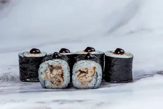 Маки с угрём (180г)
