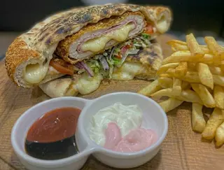 Makloub La Mama Cordon Bleu