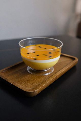 Манго маракуйя кокос в стаканчике