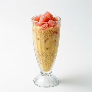 Mango sago con pomelo