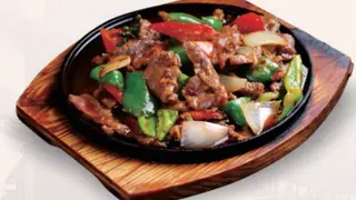 Manzo alla piastra con peperoni e funghi