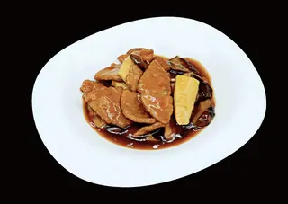 275. Manzo con funghi e bambù