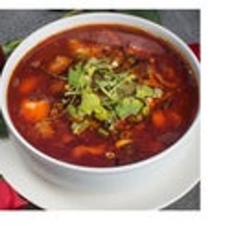 Manzo con le verdure nel brodo piccante