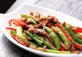 69尖椒牛肉Manzo con peperoncini piccanti