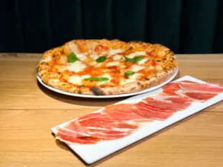 Margherita con jamon serrano & burrata