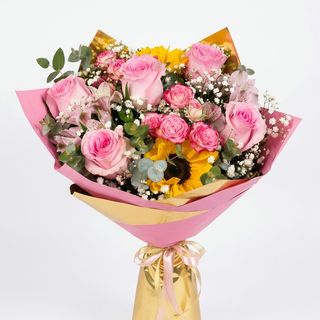 Mazzo di Rose rosse con girasoli