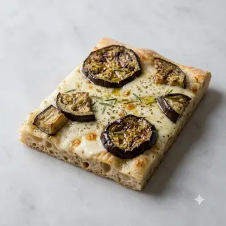 Pizza con melanzana e mozzarella