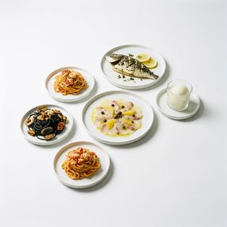 Composizione: antipasti + 2 primi + secondo + sorbetto versione pesce 