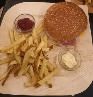 Menu de Hambúrguer com Batata e Bebida