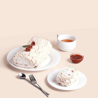 Меренговый рулет с малиной (570г)