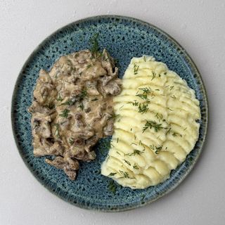 Мясо с грибами (420г)