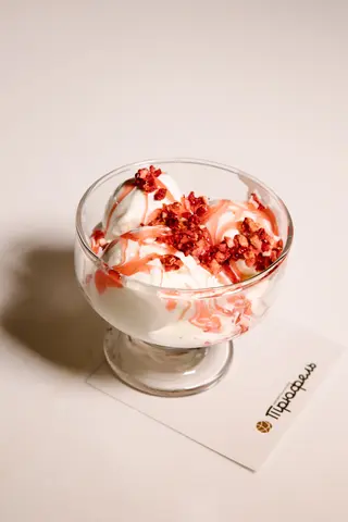 Мороженое клубничное (150г)