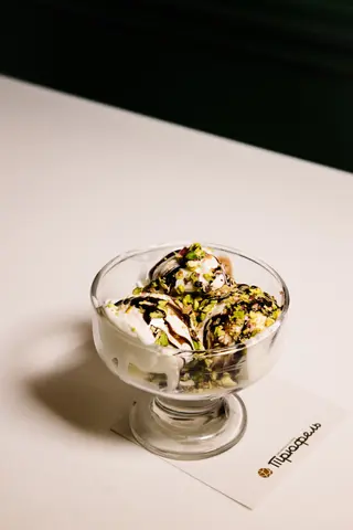 Мороженое с шоколадом и фисташкой (150г)