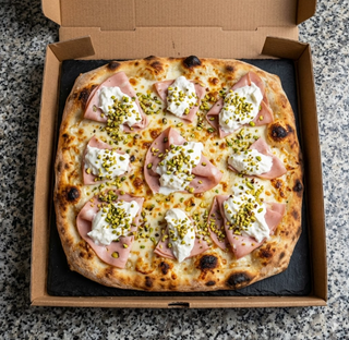 Mortadella, burrata di bufala, granella di pistacchio
