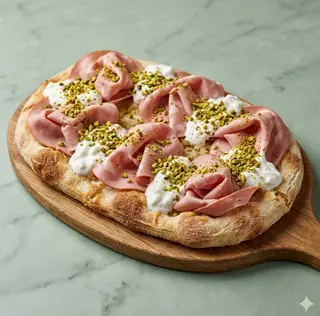 Pinsa mortadella, stracciatella e granella di pistacchio