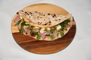 Mortadella pistachios sendvič