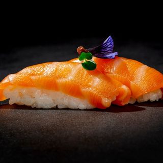 N01. Nigiri salmone