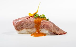 N06. Nigiri wagyu aburi