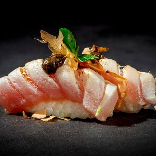 N07. Nigiri tuna truffle