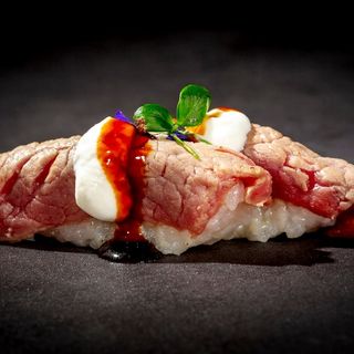 N08. Nigiri beef