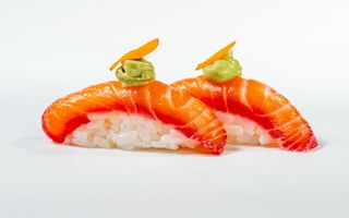 N09. Nigiri salmon rose