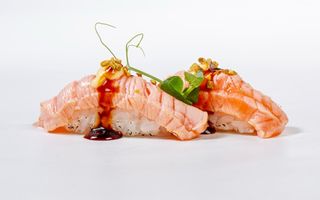 N10. Nigiri salmon flambe