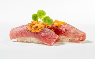 N11. Nigiri tuna scottato
