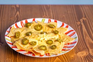 Nachos de queso y jalapenos