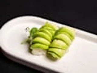 80. Nigiri avocado