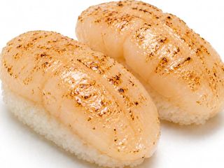 Nigiri capesante scottato
