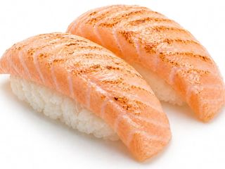 Nigiri sake scottato